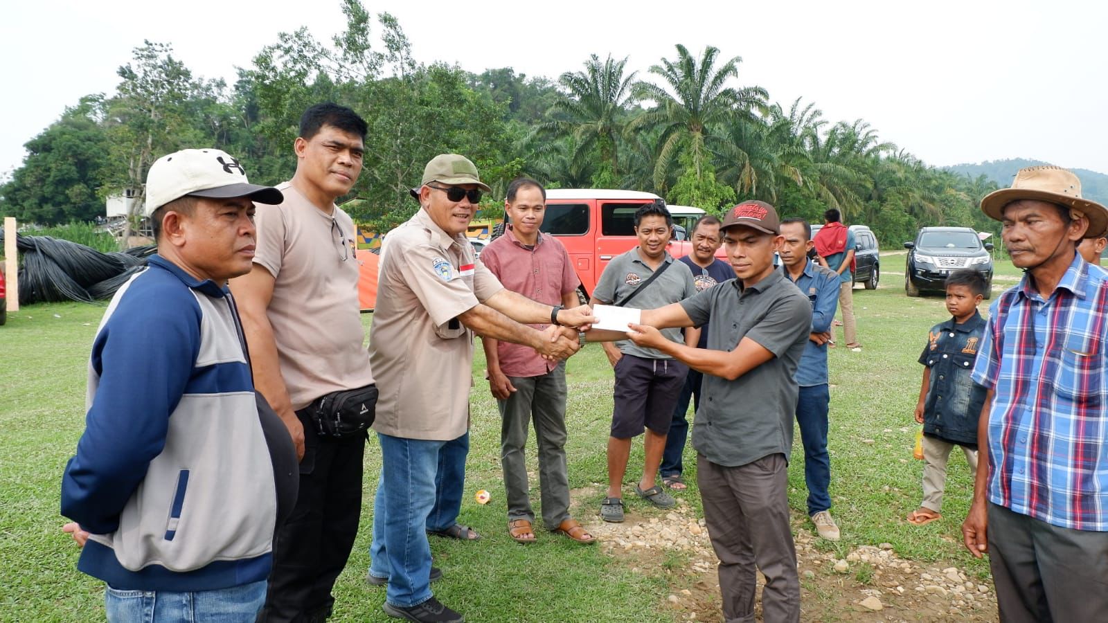 Desa Binaan Diterpa Bencana Banjir, TLCI #2 Riau Droping Bansos & Gerakan Perekonomian Warga