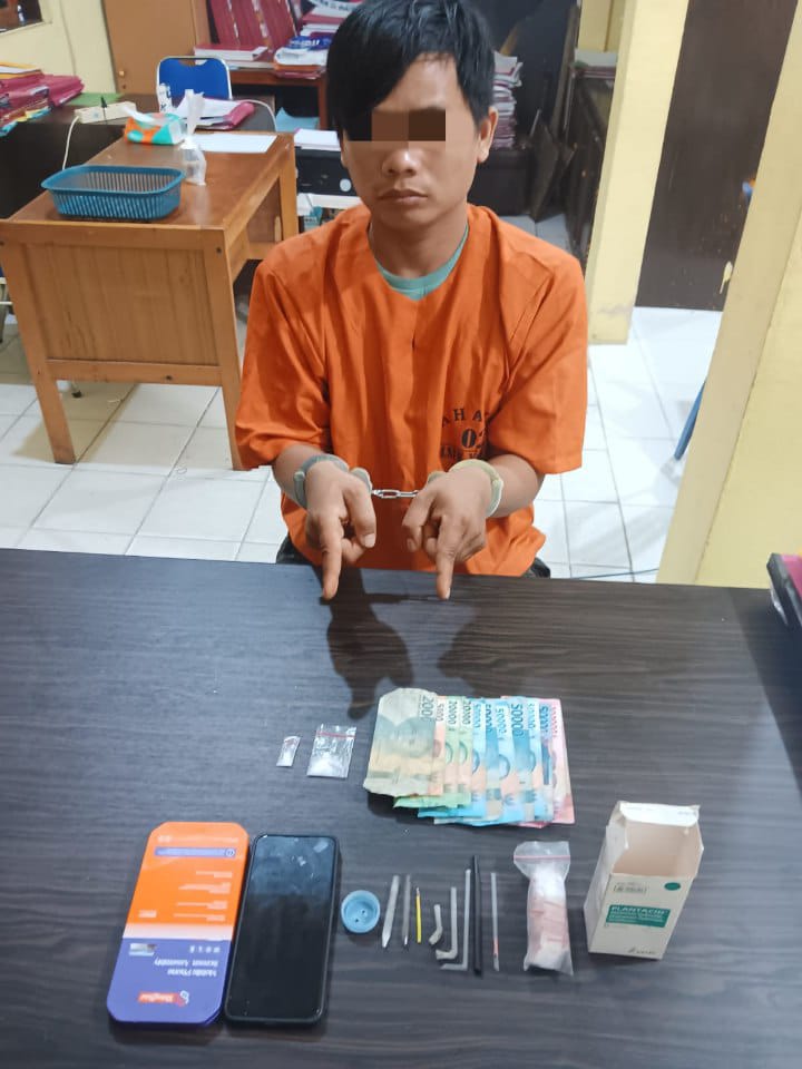 Polsek XIII Koto Kampar Tangkap Tersangka Narkoba, 1,43 Gram Sabu Ikut Diamankan
