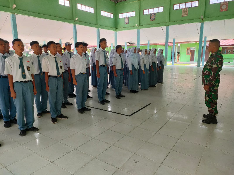 Babinsa Koramil 03/Minas Serka Risman Girsang Lakukan Giat Seleksi Paskibra HUT RI-79 di SMAN 1 Sungai Mandau