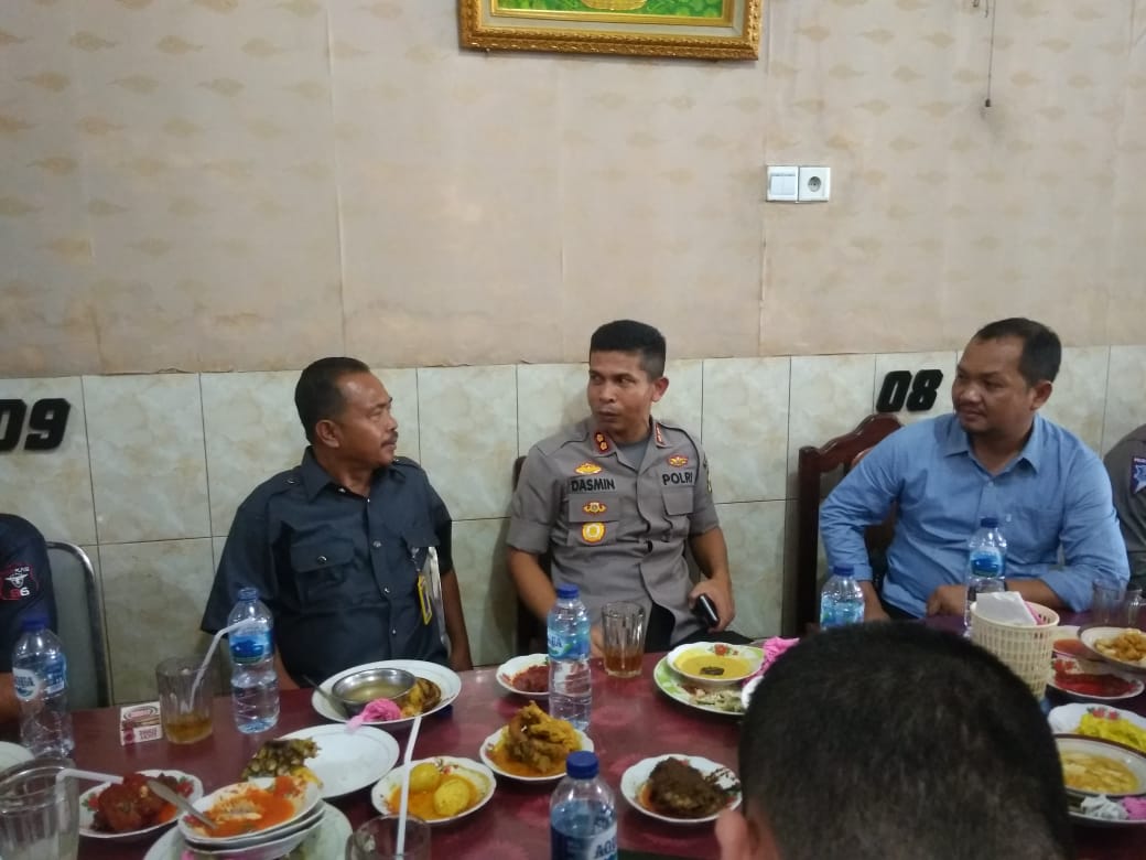 Kapolres Rohul AKBP Dasmin Ginting & Jajarannya Makan Bersama Dengan Para Jurnalist Wartawan dan LSM