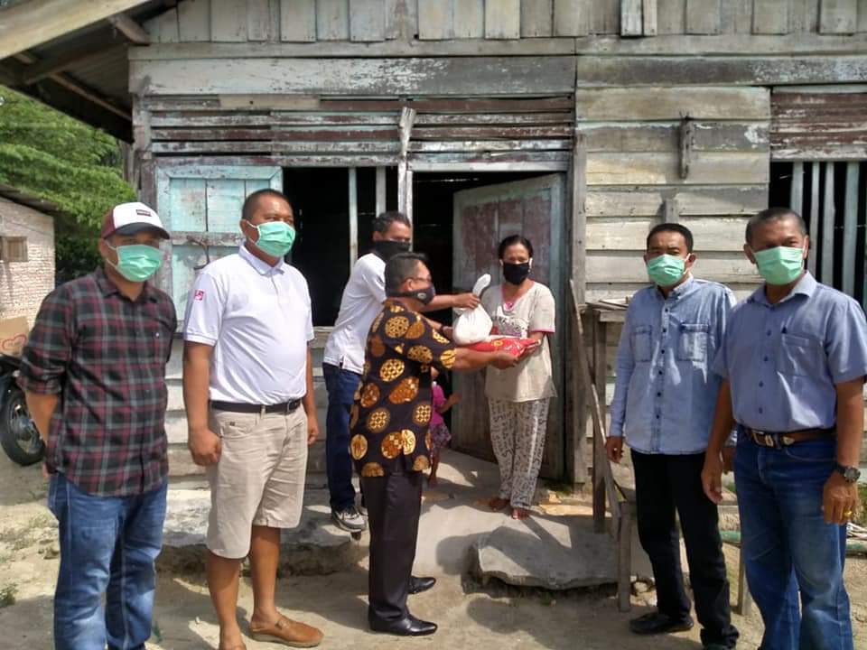 Aksi Peduli PT IMT, Bagikan 385 Paket Sembako Bagi Warga Terdampak Covid-19 Kecamatan Kandis