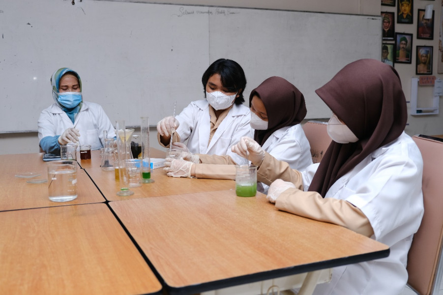 Pendidikan Karakter dan Budaya AKHLAK: Membangun Pemimpin Masa Depan yang Berintegritas