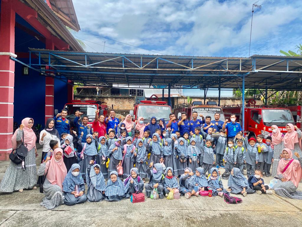 Dinas Pemadam Kebakaran & Penyelamatan Kab.Kampar Tenerima Kunjungan TK ADZKYAH Bangkinang Kota