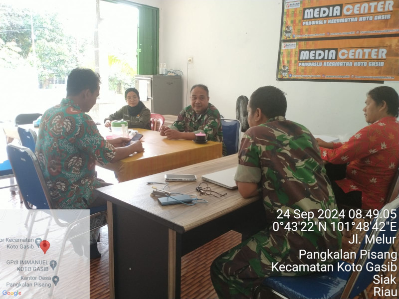 Empat Anggota Koramil Perawang Aktif Jaga Keamanan Pilkada di Dua Kecamatan