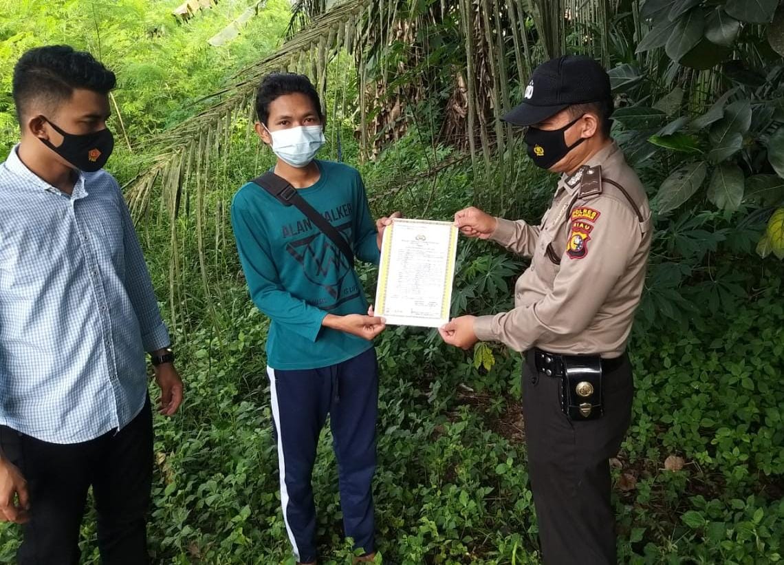 Antisipasi Kebakaran, Sejumlah Personil Polsek Sei Kijang Sebarkan Maklumat Kapolda Riau  Pelalawan