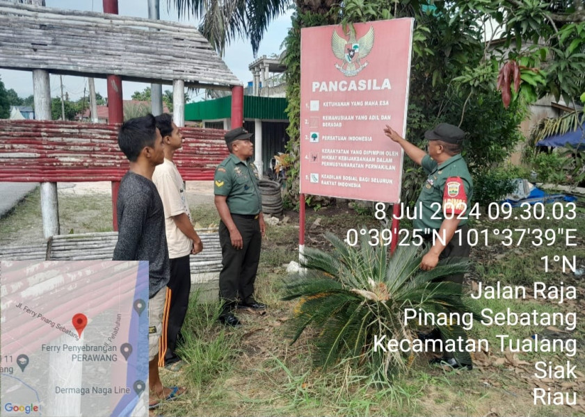 Babinsa Sertu Sahidin dan Sertu Venus Luberto Sambangi Warga di Pinang Sebatang Sosialisasikan Nilai-nilai Pancasila