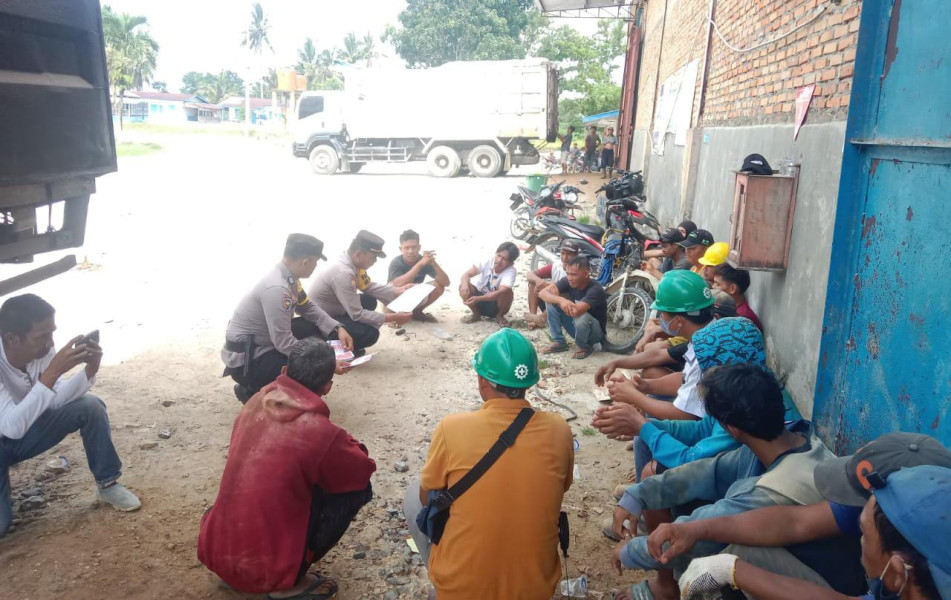 Kapolsek Rengat Barat Edukasi Pemilu Damai Pada Karyawan dan Serikat Kerja