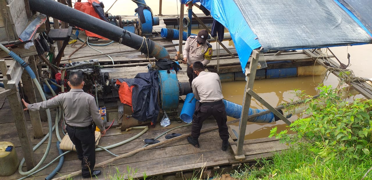 Kapolsek Kuantan Tengah Tindak Pelaku PETI Dialiran  Sungai Batang Kuantan