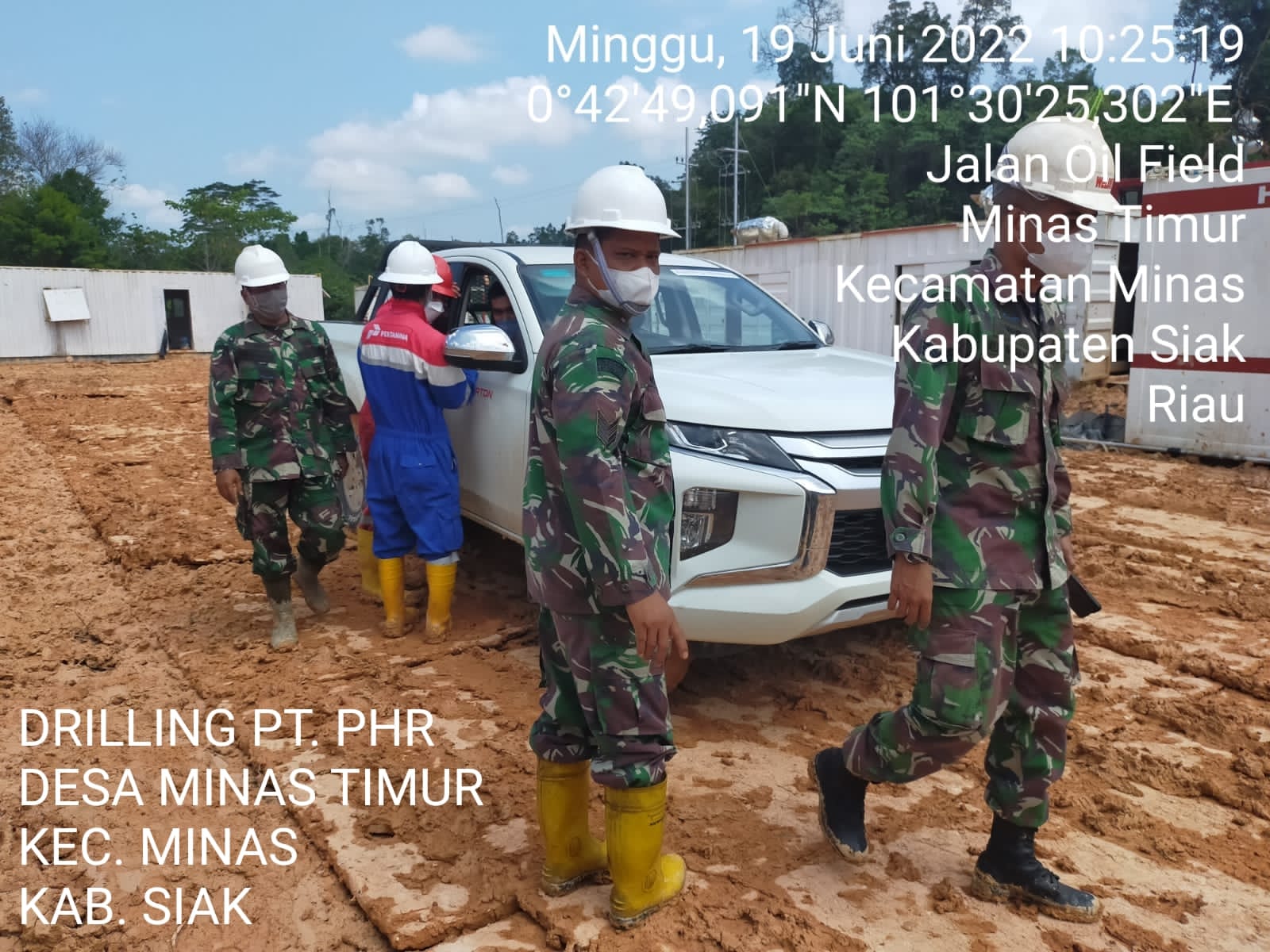 Tiga Anggota Koramil 03/Minas Ini Lakukan Patroli Drilling Disejumlah Lokasi PT PHR Minas