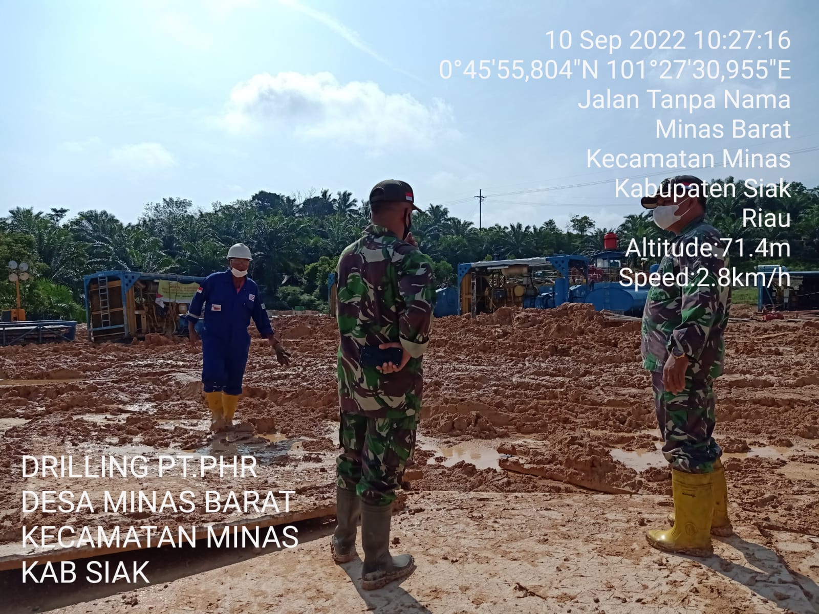 Tiga Anggota Koramil 03/Minas Ini Giat Patroli Drilling Demi Keamanan OVN di PT PHR