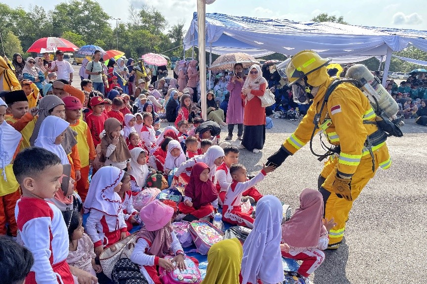 Pertamina Ajarkan Anak TK dan Guru di Duri Taklukkan si Jago Merah