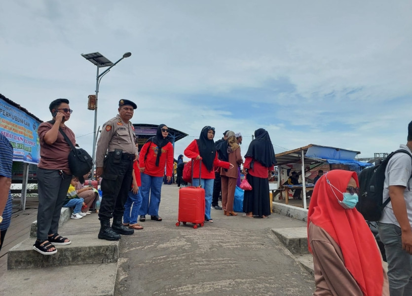 Hari ke 3 Lebaran,  Polsek Kuala Kampar Tingkatkan Kamtibmas di Pelabuhan