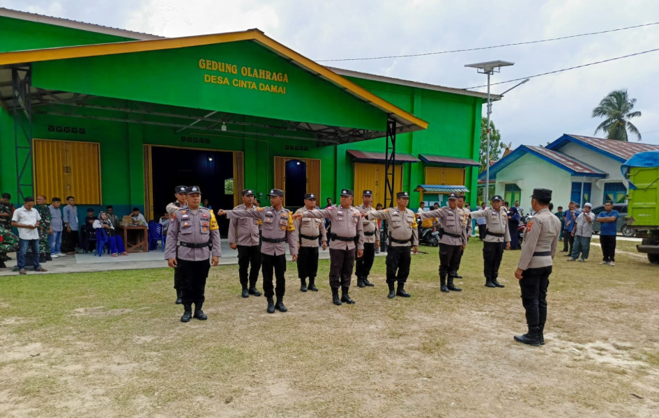 BKO Polres Kampar Kawal Pengiriman Kotak Suara dan Hasil Perhitungan Suara Pemilu Tingkat PPK Tapung Hilir ke Gudang KPU Kab. Kampar