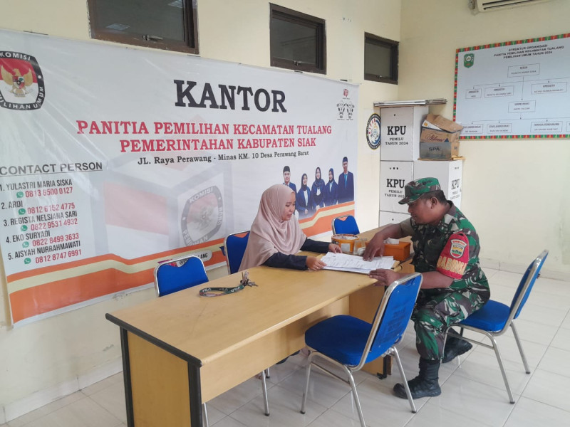 Pastikan Tahapan Pemilu 2024 Berjalan Dengan Aman Dan Lancar, Sertu Venus Luberto Lakukan Monitoring di Kantor PPK Tualang