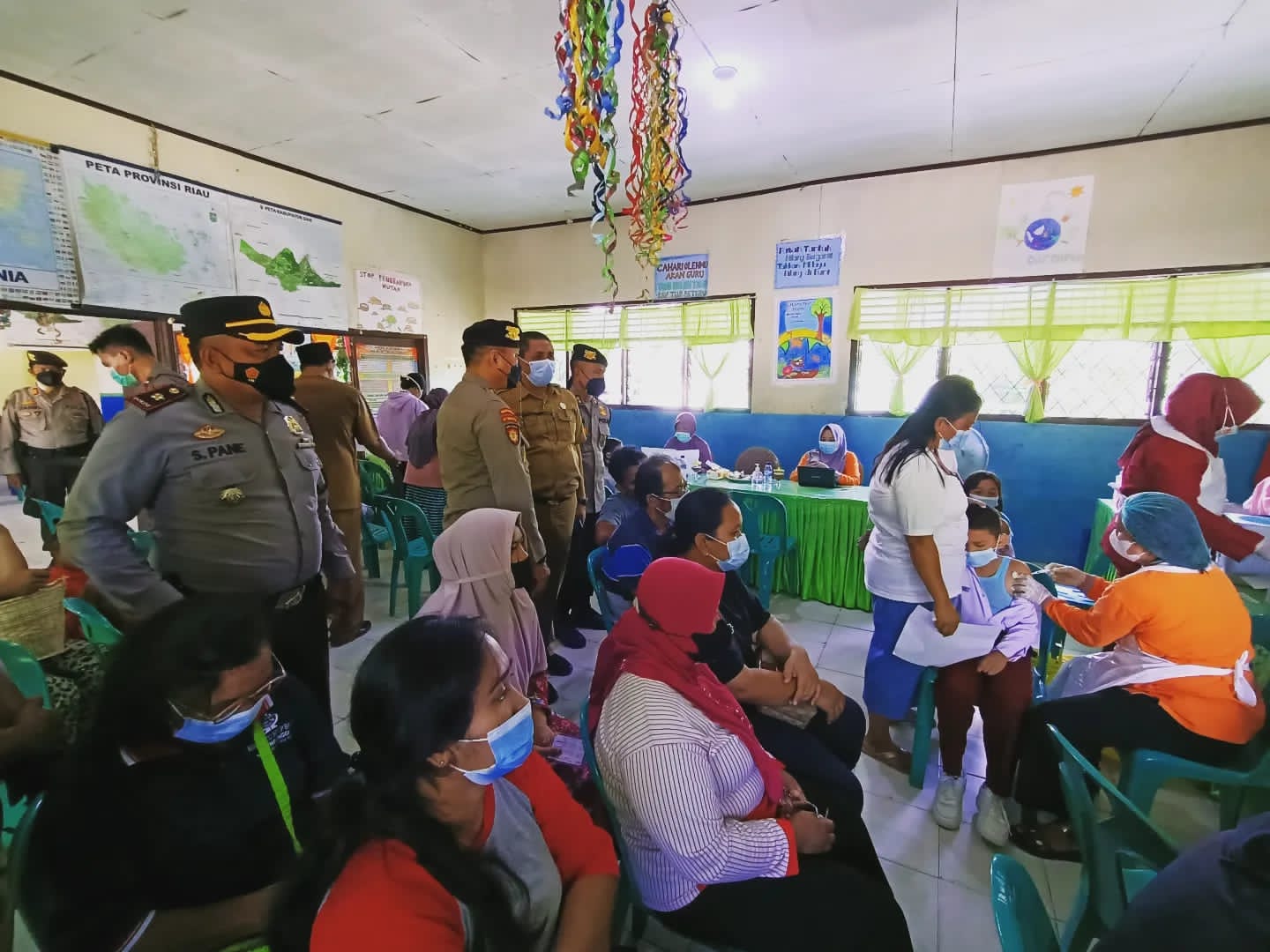 Kapolsek Minas Dampingi Dir Samapta Polda Riau Dalam Pengawasan Vaksinasi Anak di SDN 10 Minas
