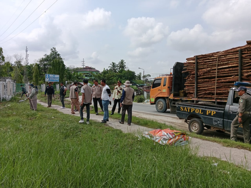 Dinilai Mengandung Unsur Ajakan Memilih, Panwascam Minas Tertibkan Seluruh Spanduk Bacaleg