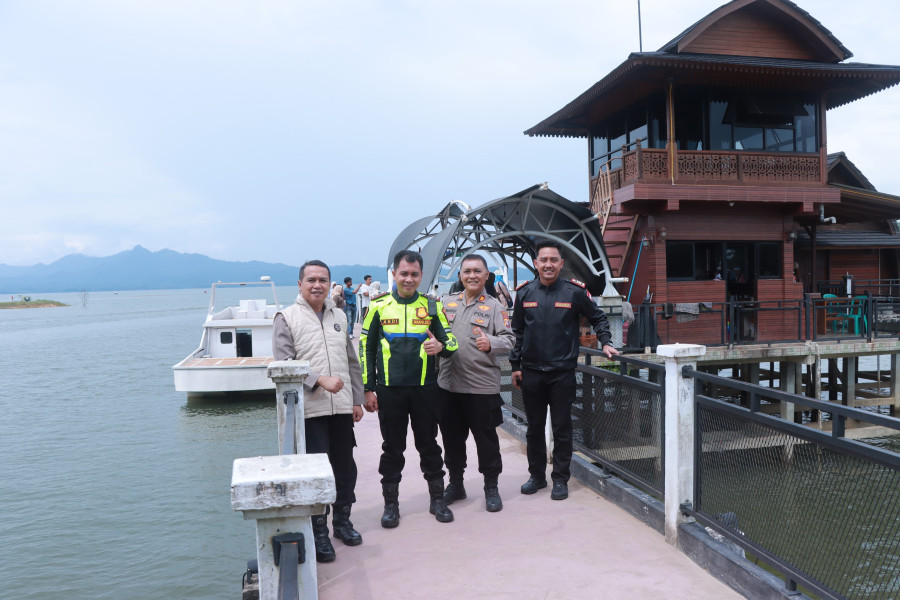 Liburan Seru, Tetap Waspada!  Kapolres Kampar  Patroli di Henferd Land XIII Koto Kampar,  Ingatkan  Keamanan dan  Harkamtibmas