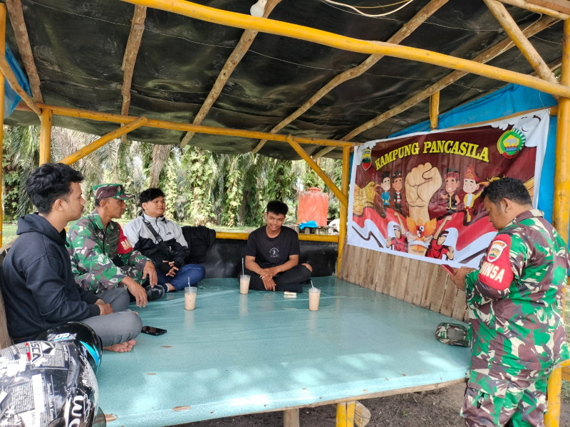 Babinsa Koramil 03/Minas Gelar Kegiatan Kampung Pancasila, Sosialisasi Nilai-Nilai Luhur Pancasila kepada Masyarakat