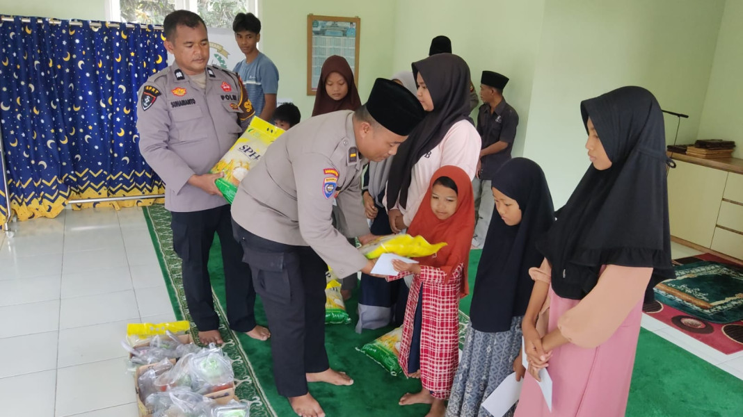 Ramadhan Suci, Ramadhan Berbagi, Polsek Lirik Bersama Anak Yatim