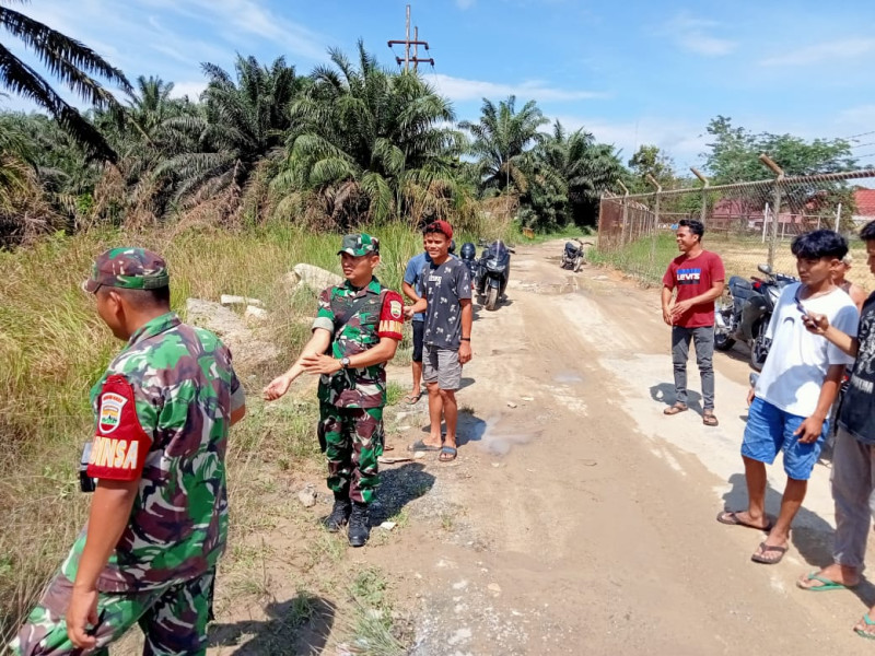 Babinsa Koramil 03/Mina Bersama Warga Binaan di Minas Timur Giat Penanggulangan Karhutla Dan Berpatroli