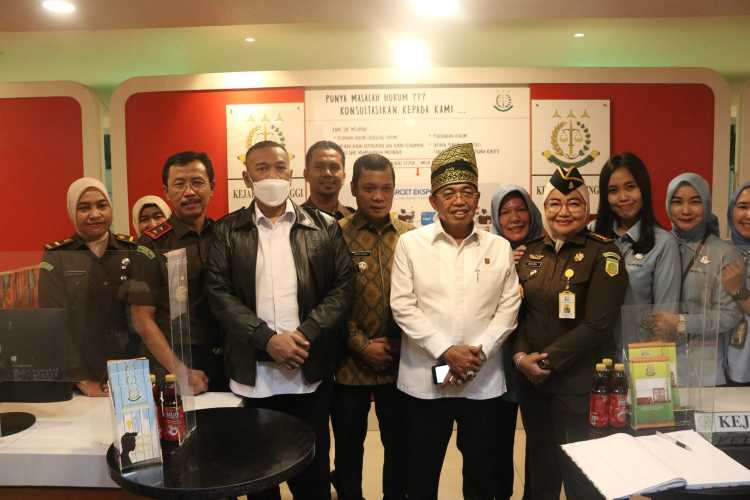 Kepala Kejati Riau Dampingi Wakil Jaksa Agung RI Kunjungi MPP Kota Pekanbaru 