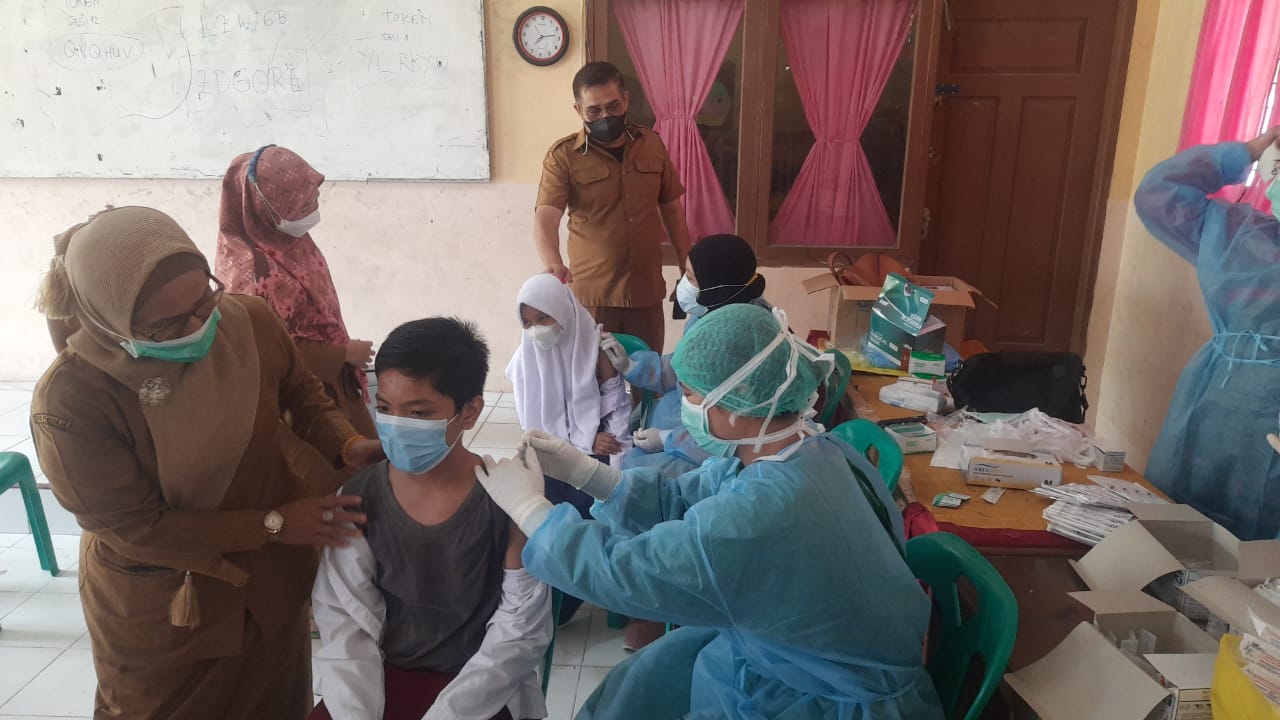 Vaksinasi Kalangan Pelajar Digelar di SMPN 3 Minas, Edi : Antusias Siswa Cukup Tinggi
