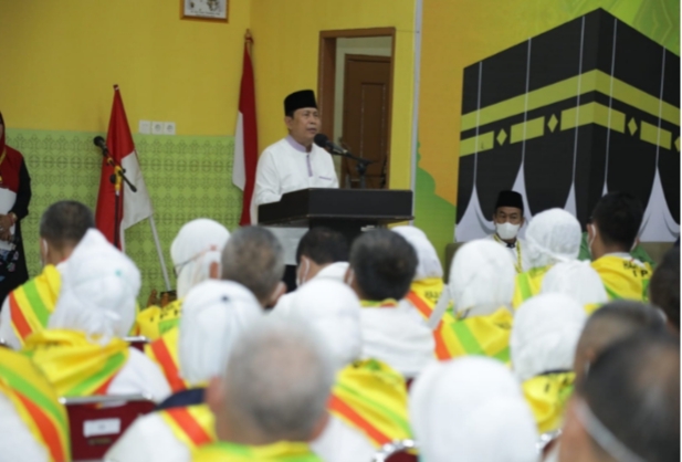 Bupati H. Sukiman Lepas Keberangkatan JCH Riau Kloter 9