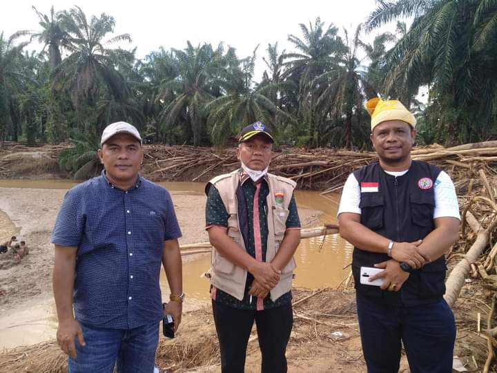 Anggota DPRD Kabupaten Rohul Tinjau Langsung Korban Banjir Padang Lawas
