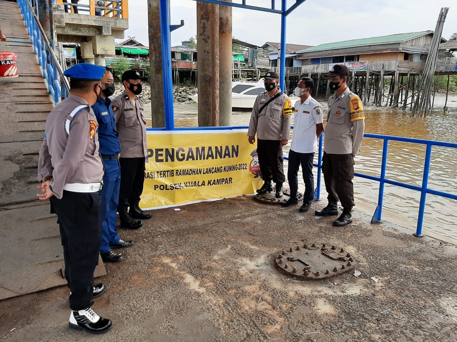 Pantau Aktivitas Warga, Polsek Kuala Kampar Patroli di Pelabuhan Teluk Dalam