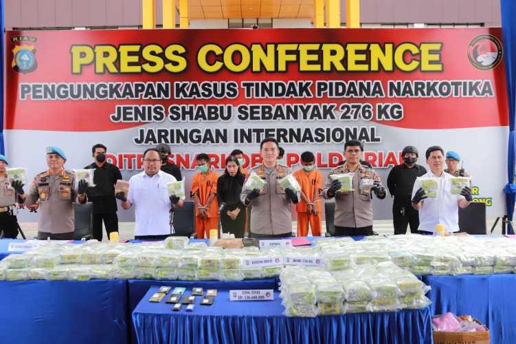 Terbesar...... Polda Riau, Berhasil Amankan 276 Kg Sabu dan Bekuk 5 Pelaku