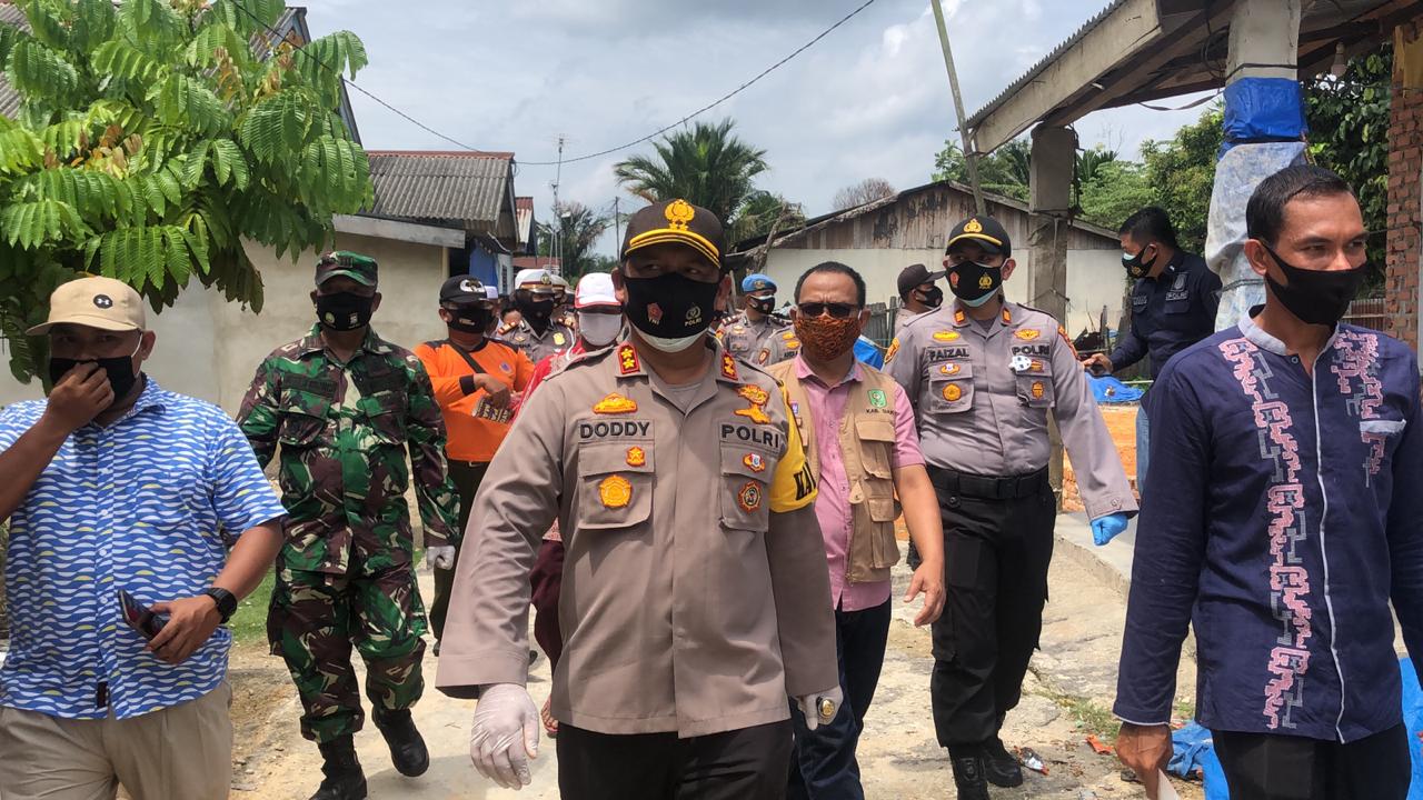 Polres Siak Bersama Satgas Covid - 19 Kampanye Masif Pemakaian Masker di Kecamatan Tualang