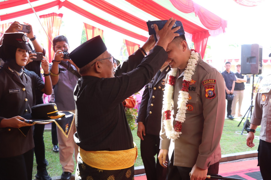 Tradisi Penyambutan Kapolres Inhu Berlangsung Khidmat, Ini Yang Disampaikan AKBP Fahrian Saleh Siregar