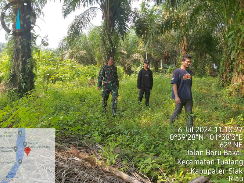Serda Deddy H Bersama Warga, Patroli Gabungan Rutin Guna Antisipasi Karhutla di Pinang Sebatang