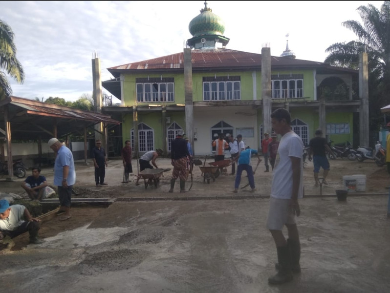 Tingkatkan Kenyamanan Beribadah, Masyarakat Desa Kompe Berangin Goro Perbaikan Sarana dan Prasarana Masjid Jami' Taqwa Desa Kompe Berangin