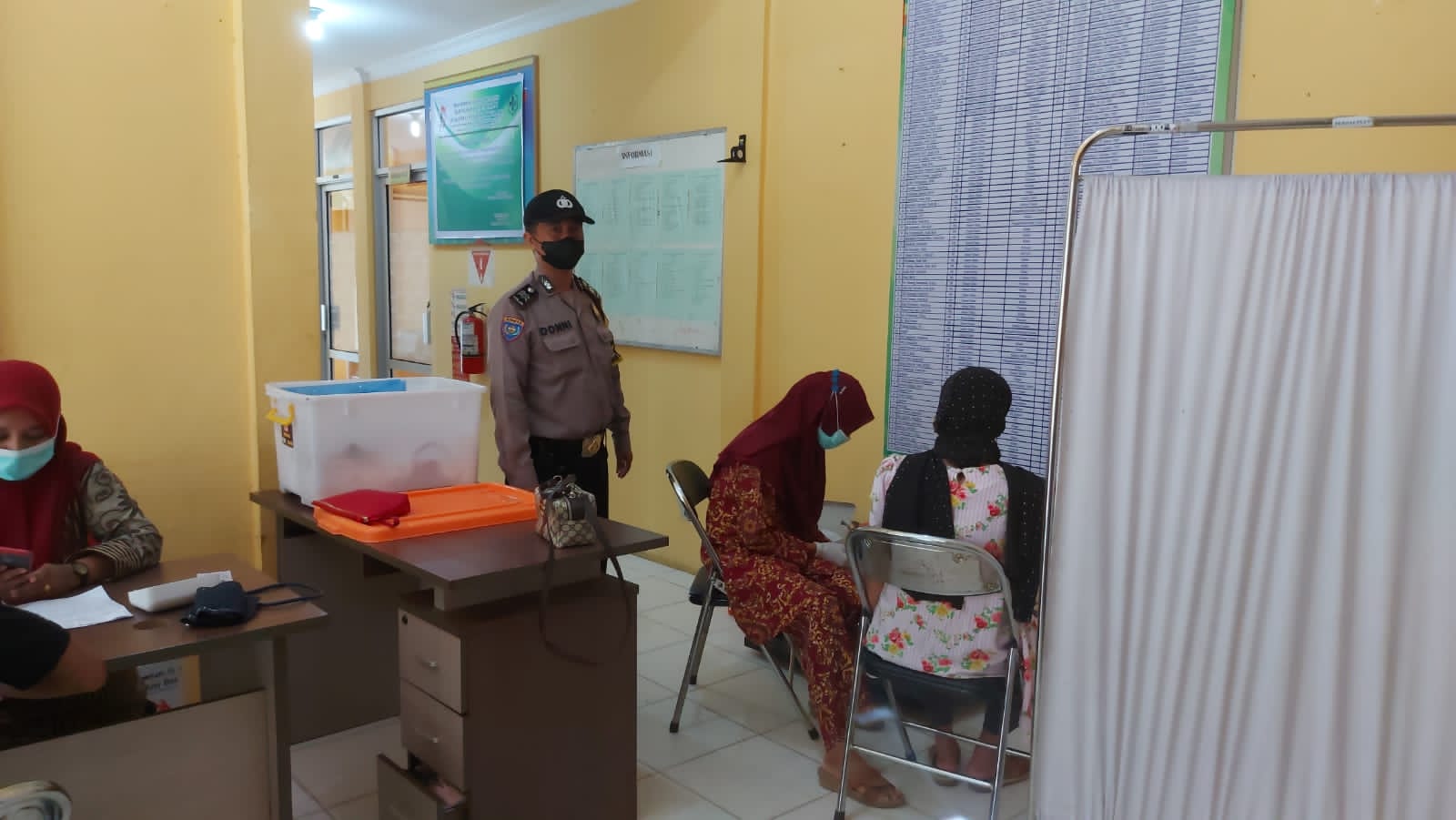 Monitoring Pelaksanaan Vaksinasi di Kecamatan Pangkalan Kuras