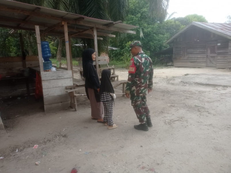 Hari Ini, Babinsa Koptu Lasroha Sigalingging Cek Anak Stunting di Wilayah Kampung Kuala Gasib