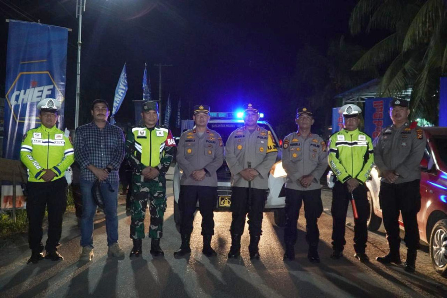 Antisipasi Kecelakaan & Kemacetan, Kapolres Rohul Pimpin Patroli Blue Light