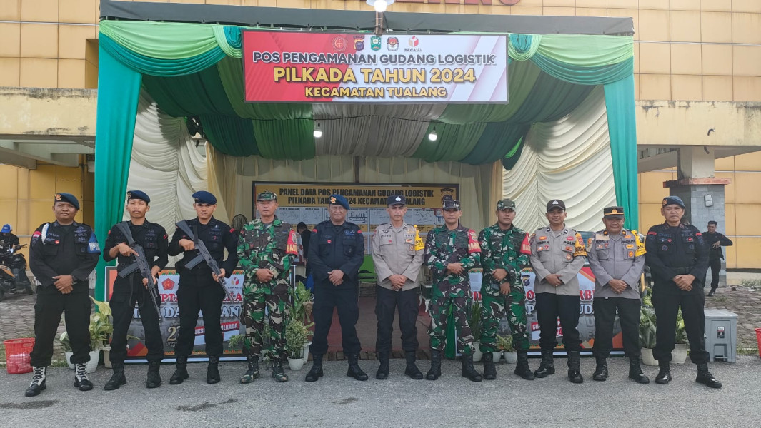Anggota Koramil 04/Perawang Ikut Amankan Sidang Pleno Terbuka Pilkada 2024 di Kecamatan Tualang