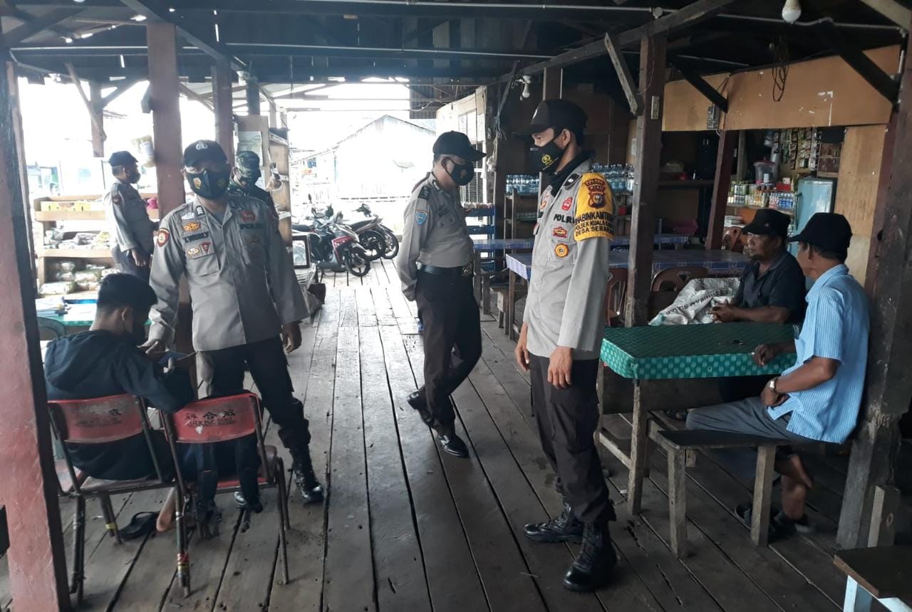 Bersama TNI, Polsek Kuala Kampar Lakukan Operasi Yustisi di Pelabuhan Kelurahan