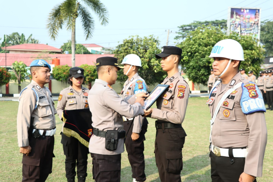 Polres Kampar Gelar Upacara PTDH Terhadap Satu Personel Yang Terbukti Langgar Kode Etik