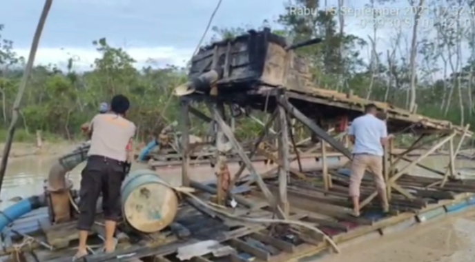 Kapolsek Kuantan Hilir Pimpinan Langsung Oprasi Penertiban Aktivitas PETI di Kasang Limau Sundai