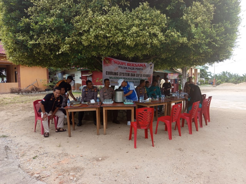 Pesan Damai Di Pohon Rindang, Polsek Pasir Penyu Sambangi Senkom