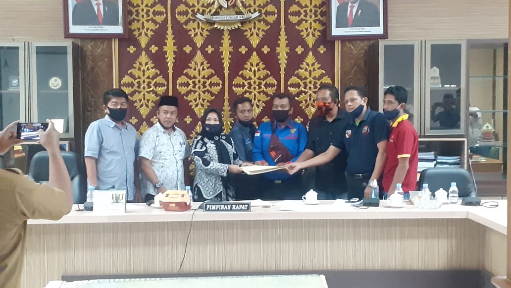 FORKOM SP/SB Hearing Ke DPRD Kota Dumai, Tolak RUU Cipta kerja Claster No.3 Terkait Ketenagakerjaan