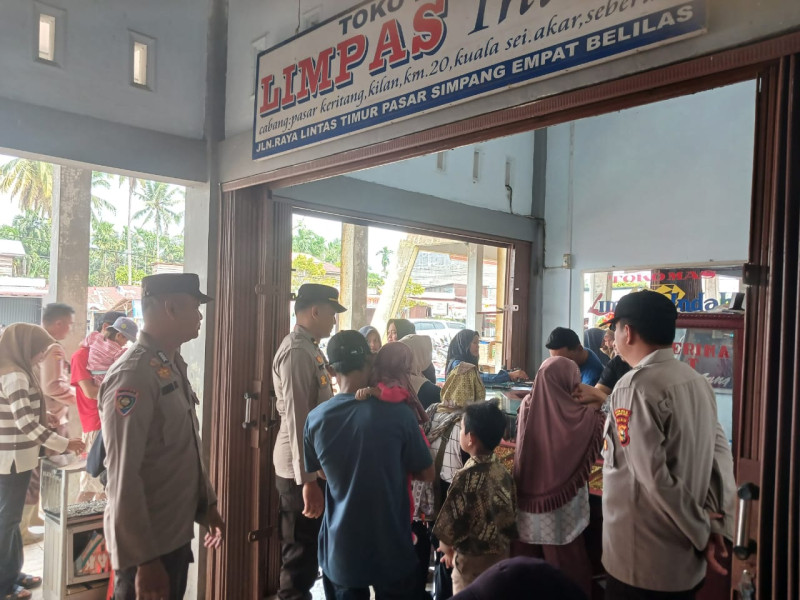 Cek Stok Sembako di Pasar Kilan, Polsek Batang Cenaku Pastikan Aman Jelang Pilkada