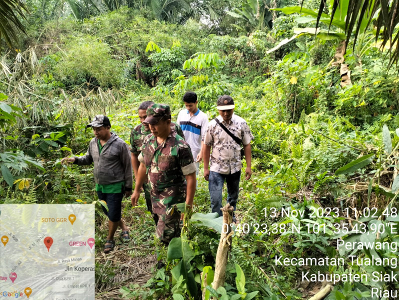 Pelda Ramli Nasution dan Serda L.Syahdanur Bersama Warga Binaan Giat Penanggulangan Karhutla Dengan Cara Berpatroli di Kelurahan Perawang