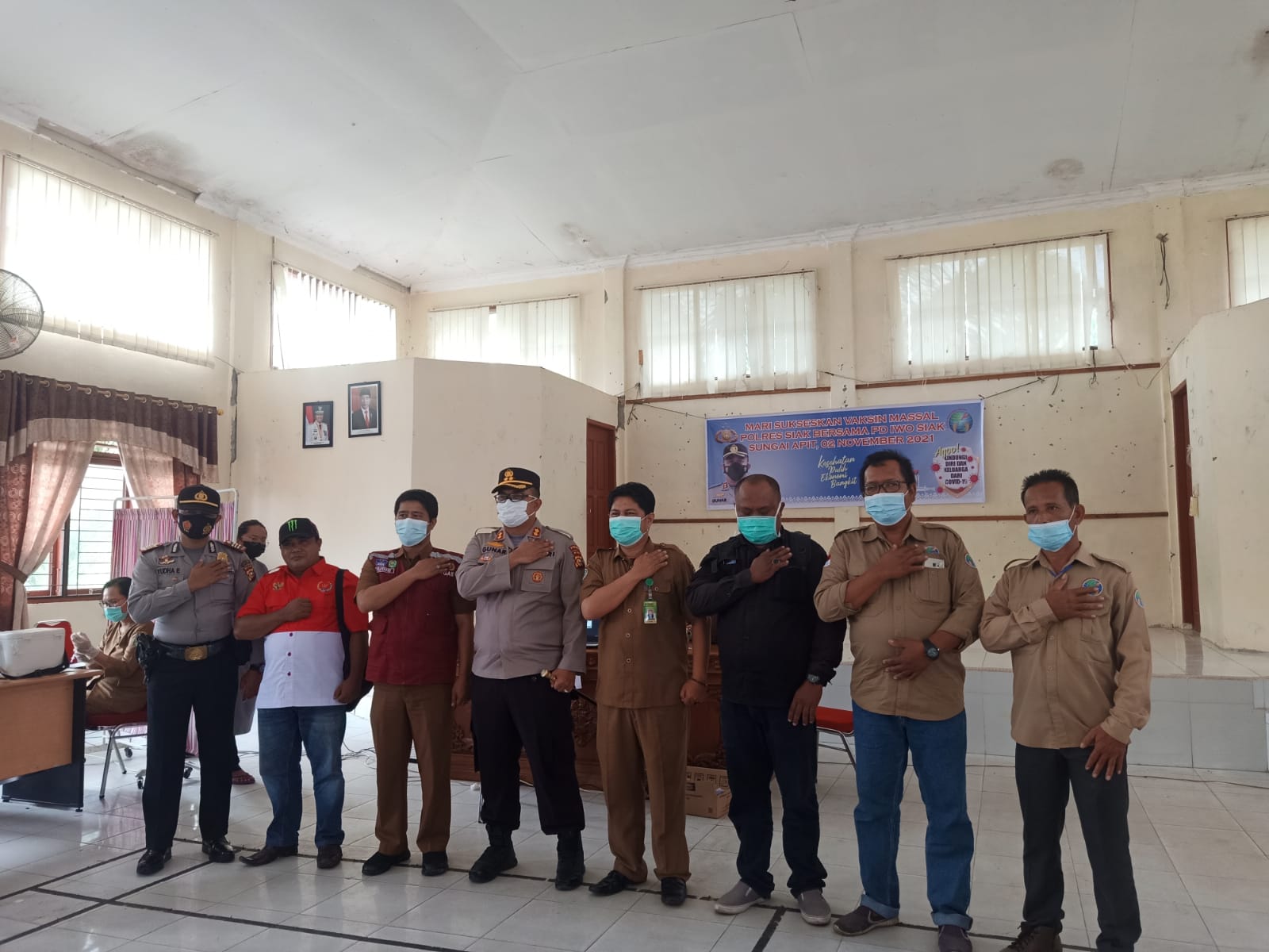 Polres Siak Bersama PD IWO Siak, Laksanakan Vaksin Massal di Kecamatan Sungai Apit