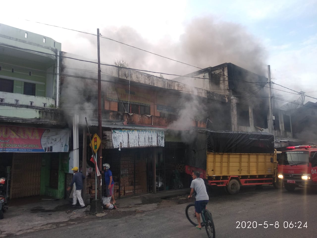 Dua Pintu Ruko di Rokan Hulu Kecamatan Rambah Terbakar Dilahab Sijago Merah