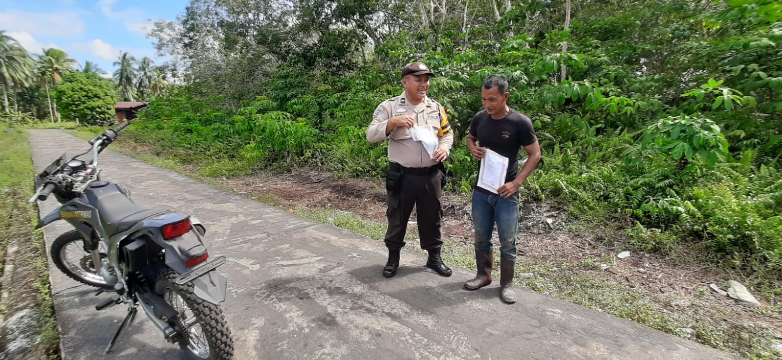 Polsek Kuala Kampar Rutin Patroli Karhutla & Sebar  Maklumat Kapolda Riau