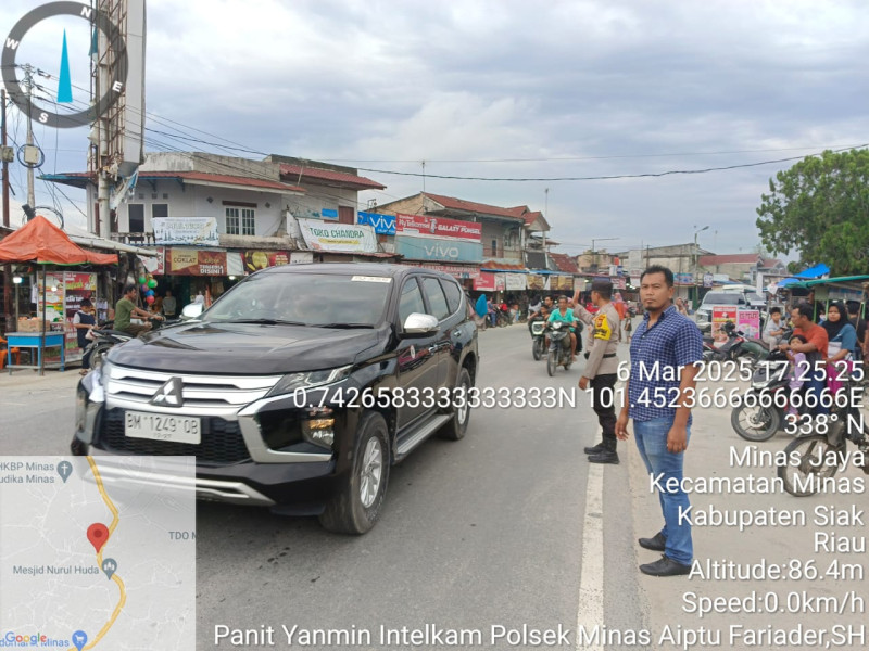 Jaga Ketertiban Lalu Lintas, Polsek Minas Amankan Pasar Ramadhan