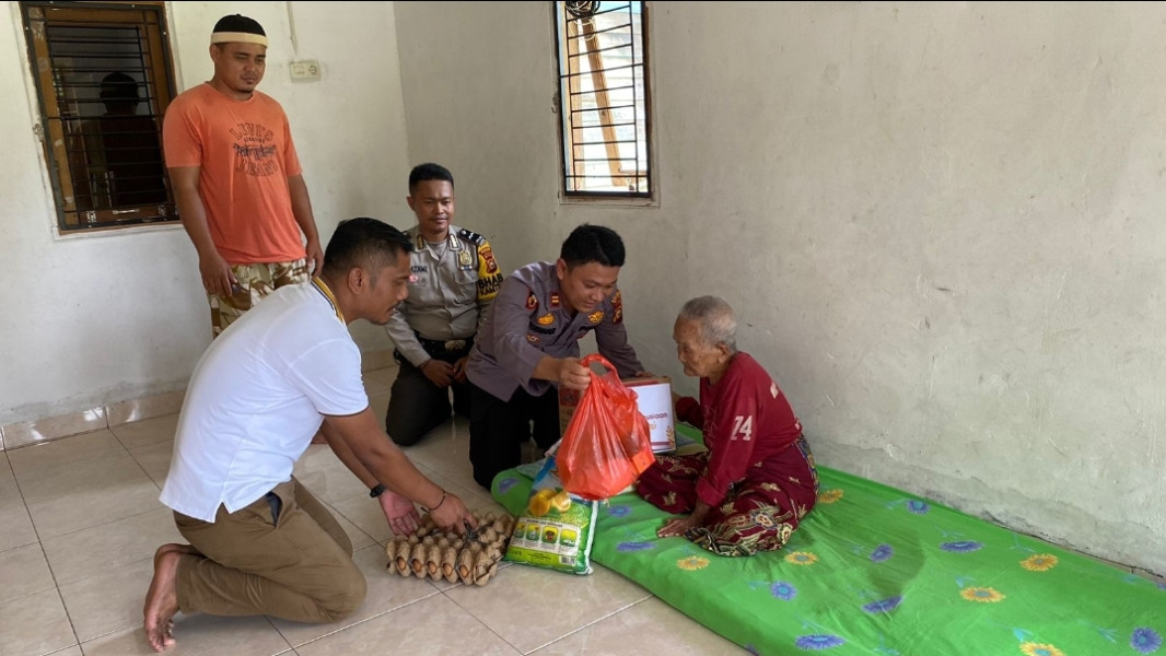 Bantu Warga Terdampak Kenaikan Harga Bapokting, Polsek Koto Gasib Jajaran Kembali Distribusikan Bantuan Kemanusiaan Untuk Negeri